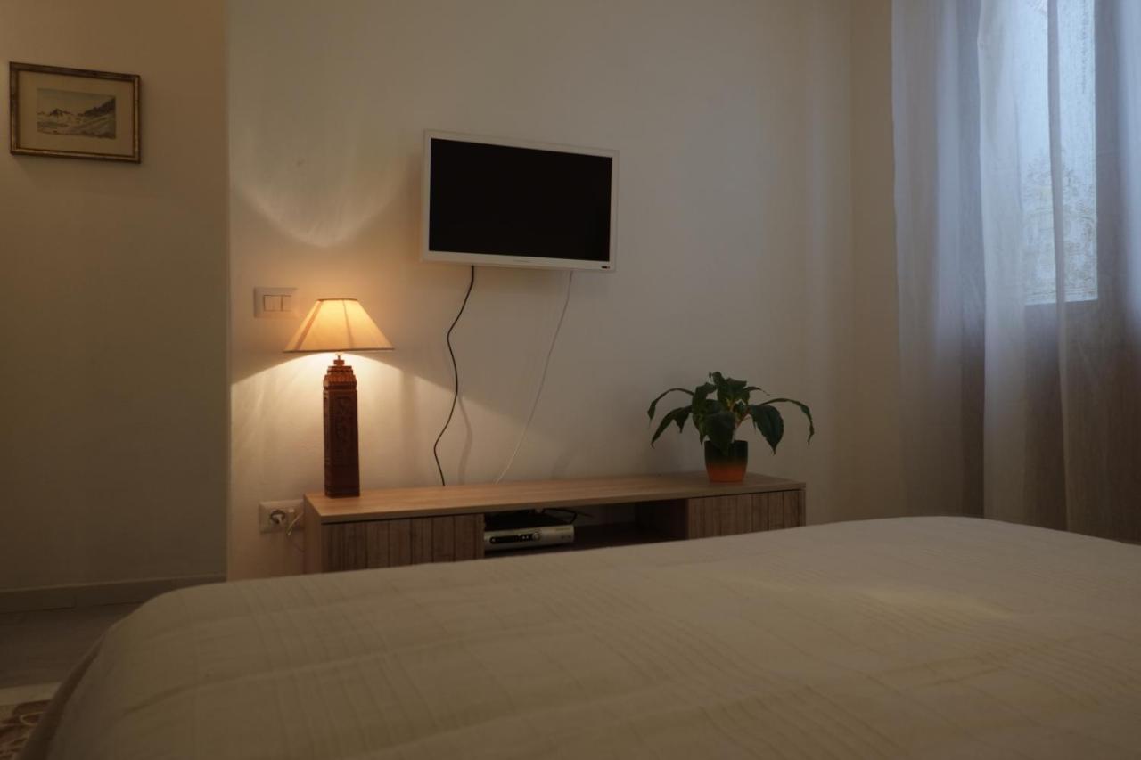Villa Serra B&B Iun E6769 Ористано Екстериор снимка